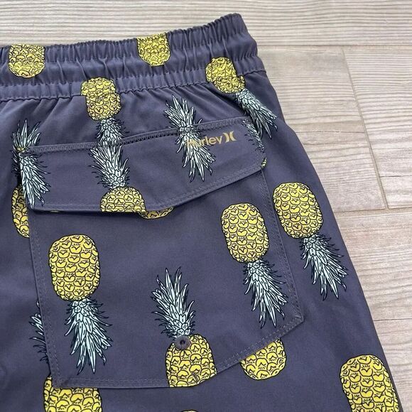 Hurley Shorts Size M Boardshorts With inner lining Pineapple Design Purple - Picture 7 of 9